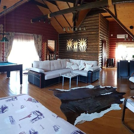 Luxury Villa With Pool And Sauna Tjernivtsi Exteriör bild