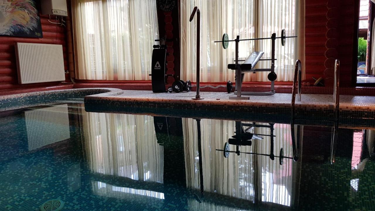 Luxury Villa With Pool And Sauna Tjernivtsi Exteriör bild