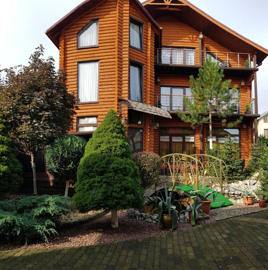 Luxury Villa With Pool And Sauna Tjernivtsi Exteriör bild