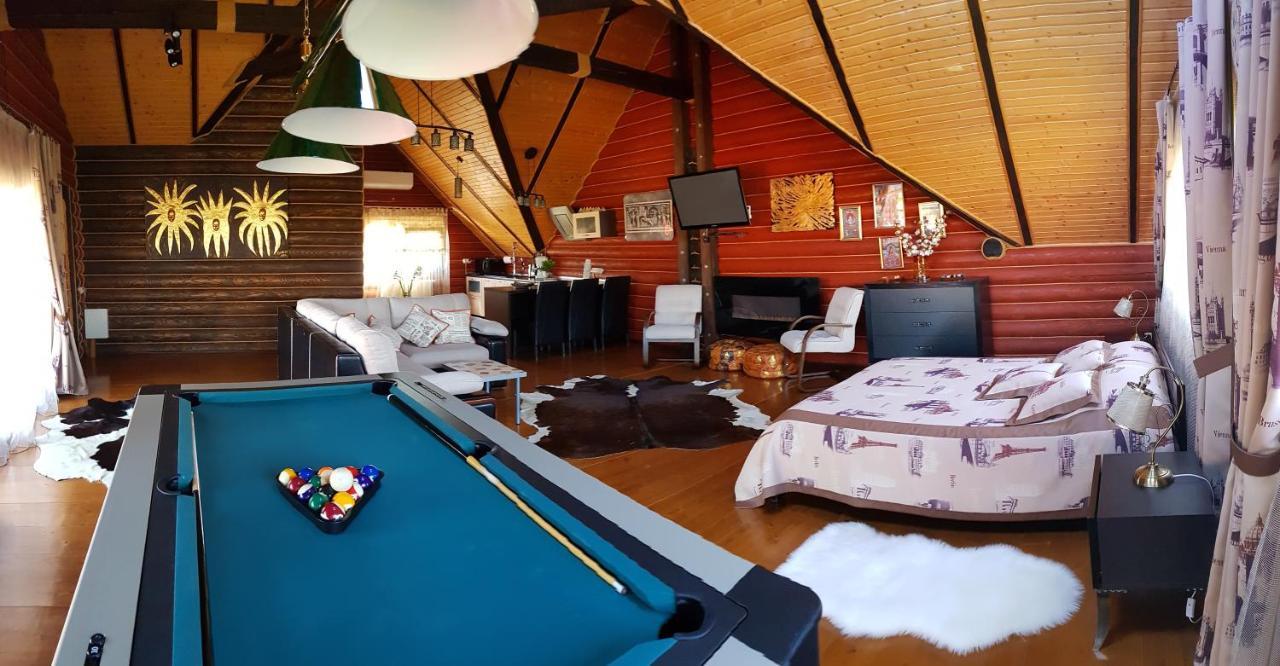 Luxury Villa With Pool And Sauna Tjernivtsi Exteriör bild
