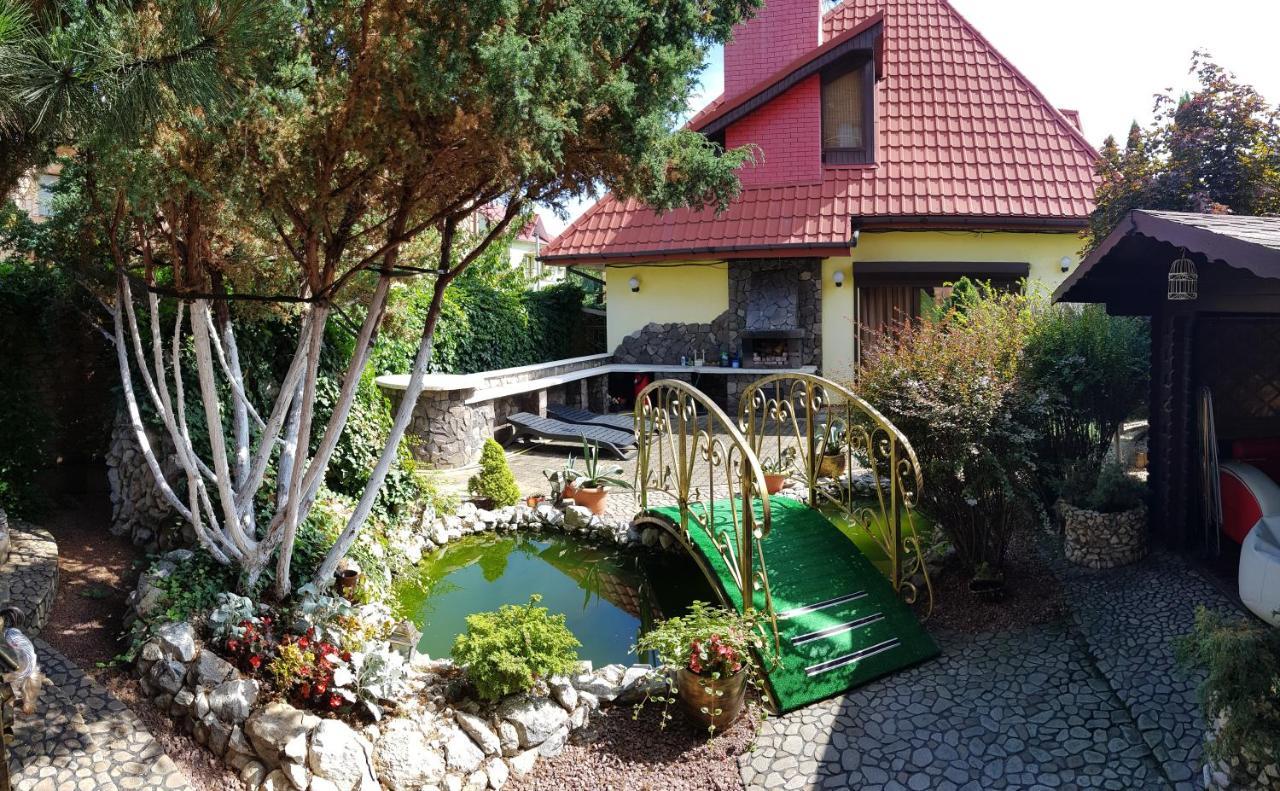 Luxury Villa With Pool And Sauna Tjernivtsi Exteriör bild