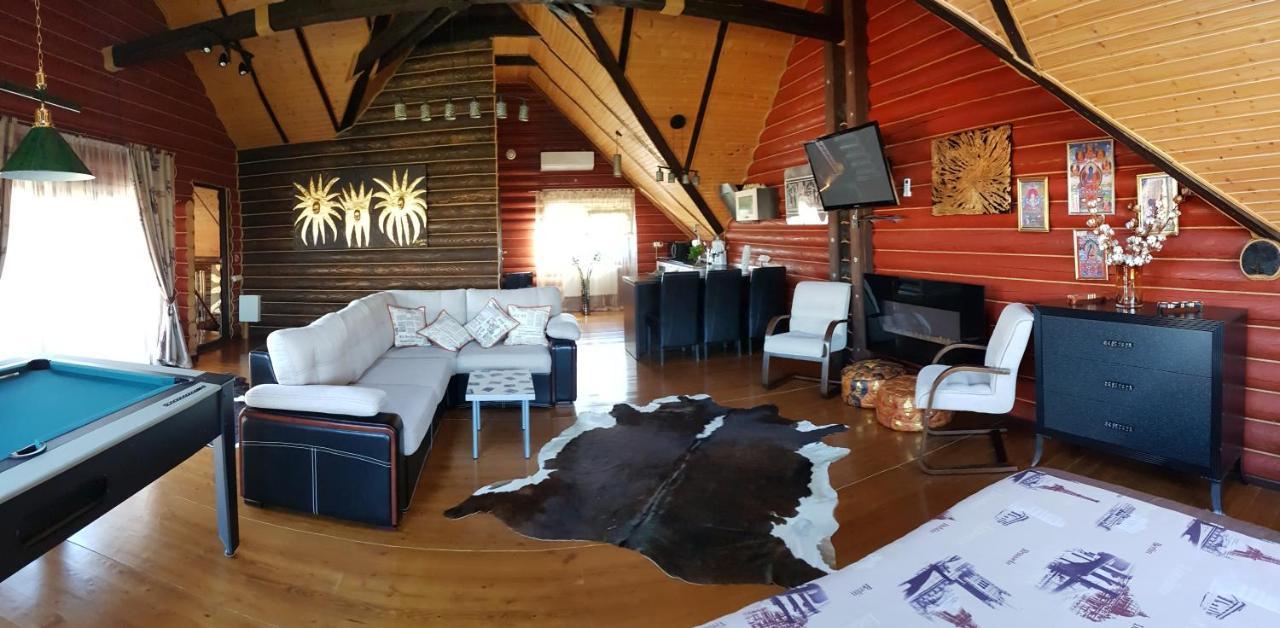 Luxury Villa With Pool And Sauna Tjernivtsi Exteriör bild
